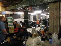 Die Gepäcksituation auf dem internationalen Flughafen in Johannesburg. "Kein Wunder, dass wir nicht sofort alles Gepäck hatten, ein Wunder aber, dass am Ende wirklich alles da war", so Teammanager Jochen Heimpel.