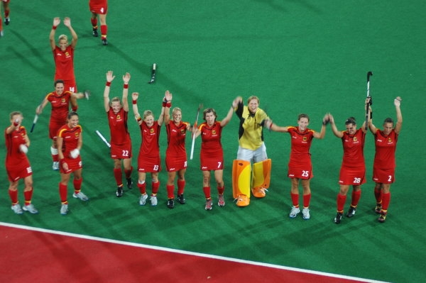 Überglücklich die "Welle" für die Fans... Foto: U. Meyer